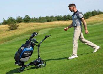The Health Benefits of Using a Remote Control Golf Caddy and Walking the Golf Course