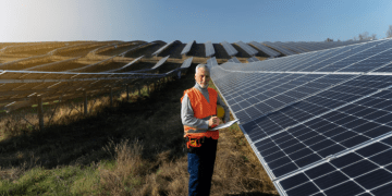 Revolutionizing Energy: Harnessing the Power of Solar with Storage